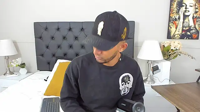 Snapshot of Robin_Rief chatting on February 25, 3:31 am Robin Rief online show from February 25, 3:31 am