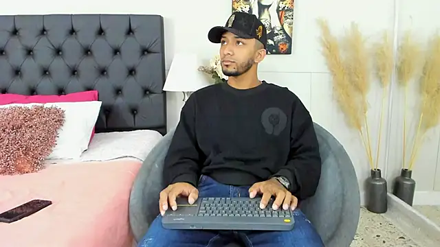 Snapshot of Robin_Rief chatting on March 11, 3:37 am Robin Rief online show from March 11, 3:37 am