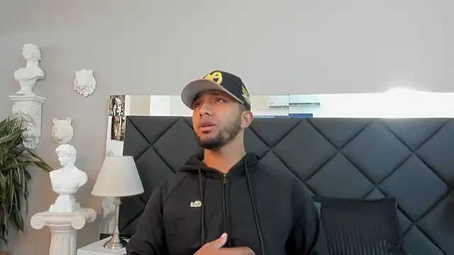 Robin Rief online show from November 26, 3:18 am