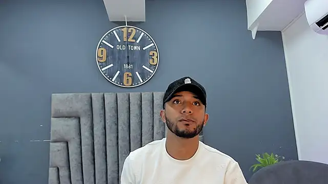 Robin Rief online show from April 7, 7:36 pm