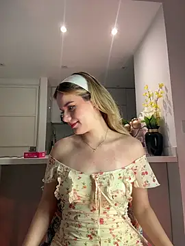 Snapshot of NicoleCut chatting on March 7, 11:24 pm NicoleCut online show from March 7, 11:24 pm