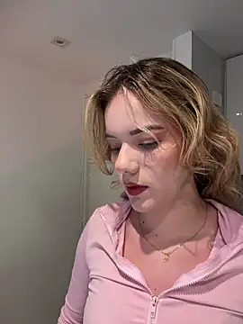 Snapshot of NicoleCut chatting on March 12, 10:10 am NicoleCut online show from March 12, 10:10 am
