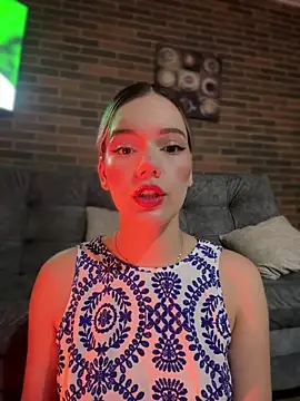 Snapshot of NicoleCut chatting on March 19, 9:57 am NicoleCut online show from March 19, 9:57 am