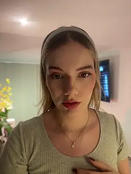 Snapshot of NicoleCut chatting on March 25, 9:59 am NicoleCut online show from March 25, 9:59 am