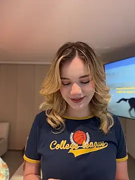 Snapshot of NicoleCut chatting on March 27, 11:15 pm NicoleCut online show from March 27, 11:15 pm