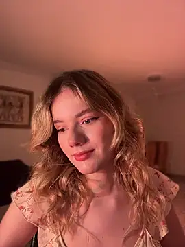 Snapshot of NicoleCut chatting on April 24, 9:56 am NicoleCut online show from April 24, 9:56 am