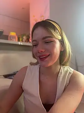 Snapshot of NicoleCut chatting on April 29, 9:24 am NicoleCut online show from April 29, 9:24 am