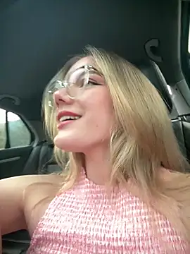 Snapshot of NicoleCut chatting on May 9, 9:20 pm NicoleCut online show from May 9, 9:20 pm