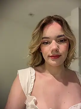 Snapshot of NicoleCut chatting on May 24, 10:31 am NicoleCut online show from May 24, 10:31 am