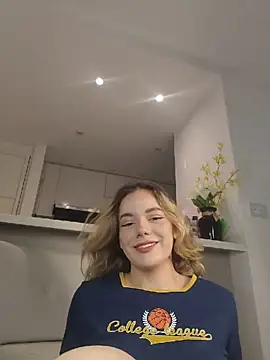 Snapshot of NicoleCut chatting on May 25, 9:04 am NicoleCut online show from May 25, 9:04 am