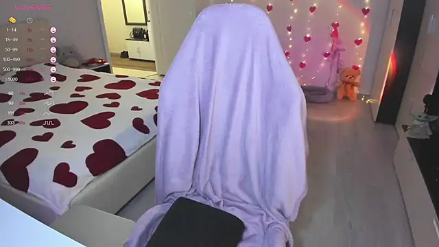 Snapshot of Amy_honey_angel chatting on February 5, 11:55 am Amy honey angel online show from February 5, 11:55 am