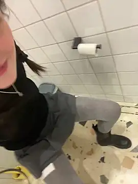 Snapshot of Mia_Mia_M chatting on February 4, 2:45 pm Mia Mia M online show from February 4, 2:45 pm