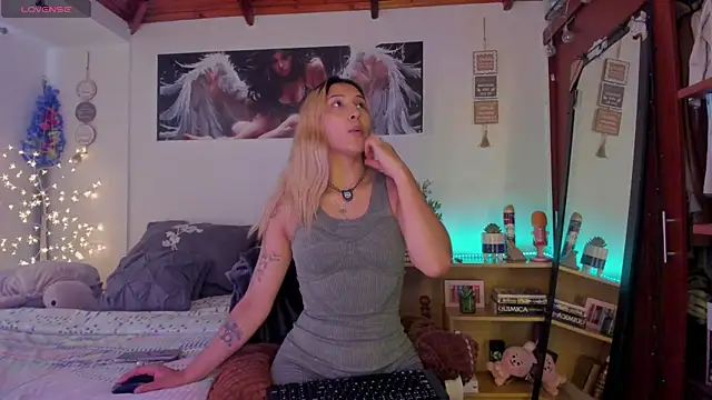 Snapshot of cuteweed420 chatting on April 27, 8:18 pm cuteweed420 online show from April 27, 8:18 pm