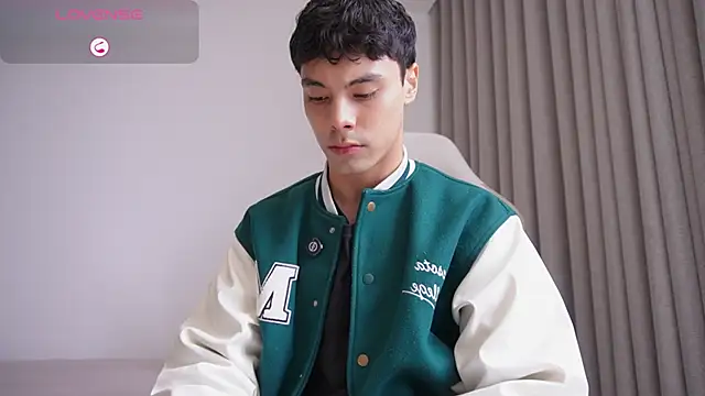 Snapshot of Dammon_Stallion chatting on February 21, 4:08 pm Dammon Stallion online show from February 21, 4:08 pm