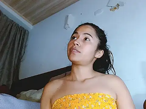 Snapshot of brihanna_lena chatting on June 11, 5:27 am brihanna lena online show from June 11, 5:27 am