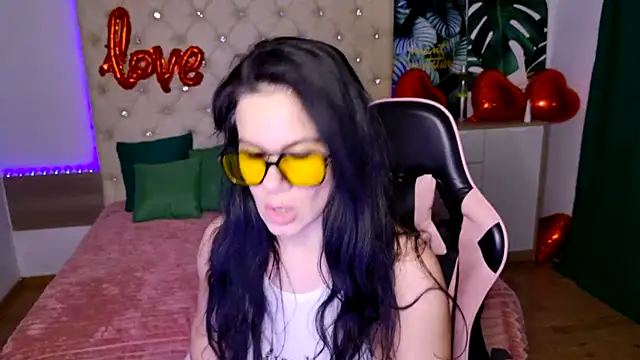 KattieSims online show from February 17, 2:20 am