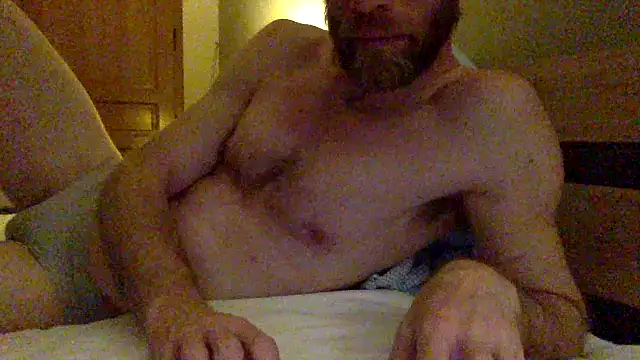 Snapshot of Twowellshapedheads chatting on February 4, 10:45 pm Twowellshapedheads online show from February 4, 10:45 pm