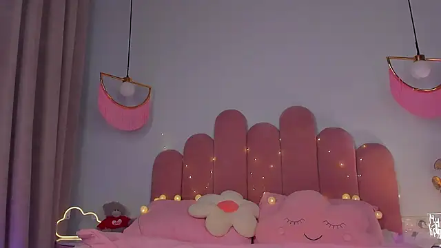 ElsaYoung online show from February 2, 3:10 am