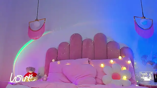 ElsaYoung online show from March 15, 8:32 pm