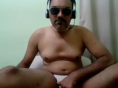 Snapshot of farhaanmacho chatting on December 5, 3:41 pm farhaanmacho online show from December 5, 3:41 pm