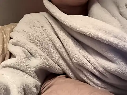 Snapshot of Cally-n chatting on December 30, 1:26 am Cally-n online show from December 30, 1:26 am