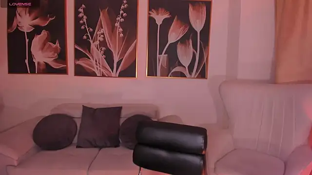 MiaFarrell  online show from February 13, 6:37 pm