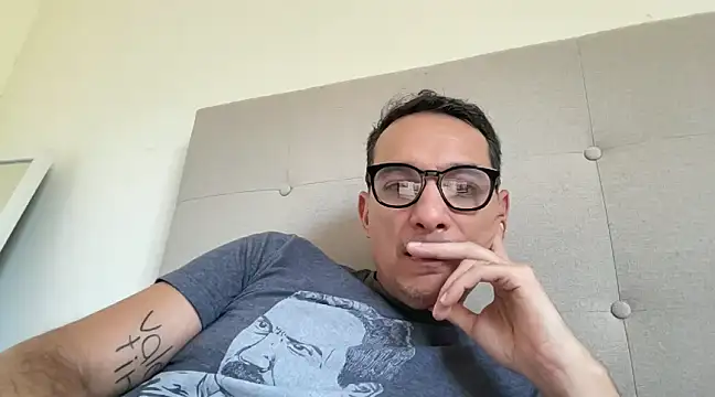 alex ruiz85 online show from March 5, 5:18 pm