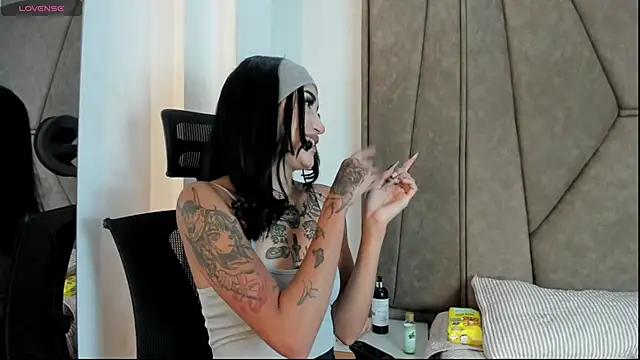 Snapshot of Cassie_howard_ chatting on January 30, 8:21 pm Cassie howard online show from January 30, 8:21 pm