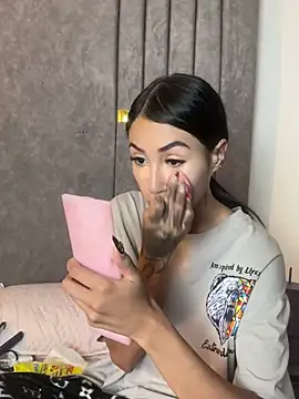 Snapshot of Cassie_howard_ chatting on February 19, 2:33 am Cassie howard online show from February 19, 2:33 am