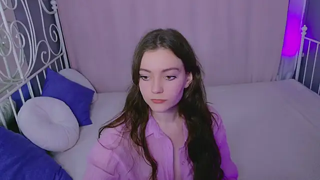 Lana  Cute  online show from June 19, 3:05 pm