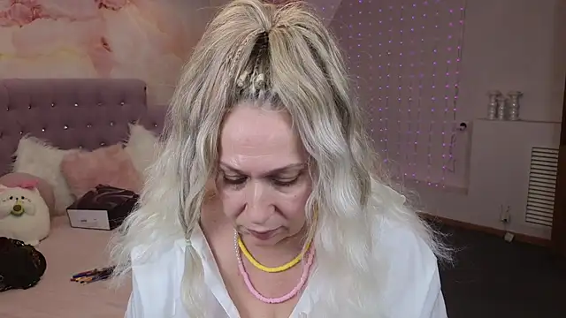 Penelope Pinky online show from January 23, 11:05 pm