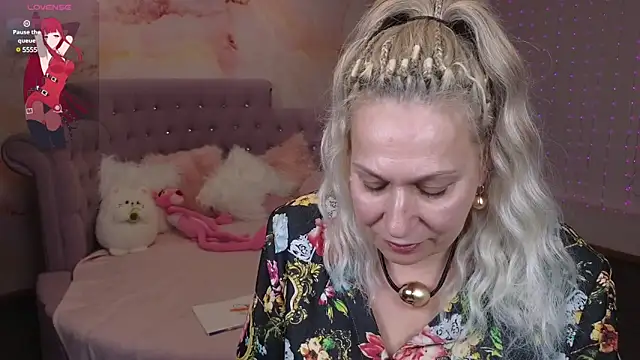 Penelope Pinky online show from February 2, 8:41 pm