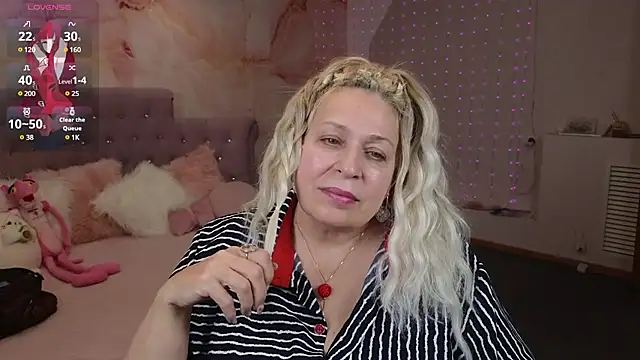 Penelope Pinky online show from February 3, 8:35 pm