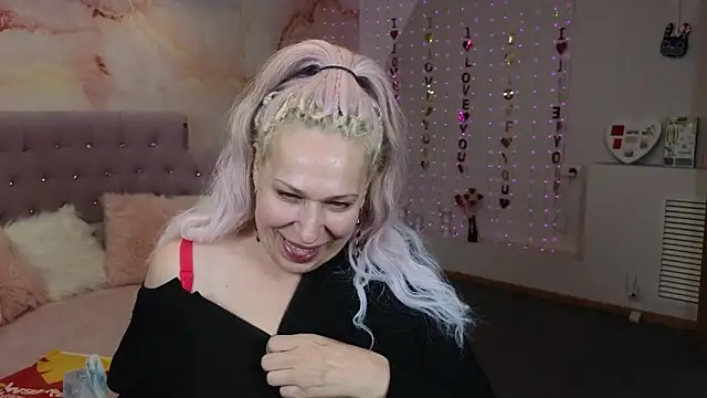 Penelope Pinky online show from March 12, 3:18 pm