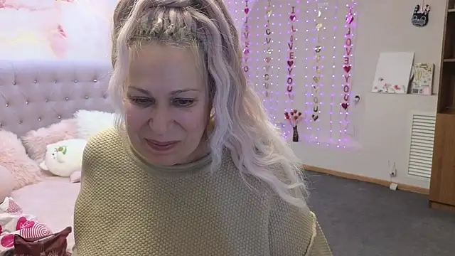 Penelope Pinky online show from March 17, 7:24 am