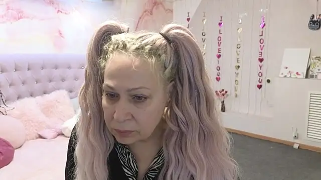 Penelope Pinky online show from March 19, 4:03 am