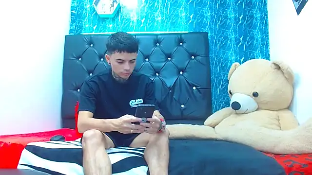 Snapshot of exotic_hot_couple chatting on January 30, 12:07 am exotic hot couple online show from January 30, 12:07 am