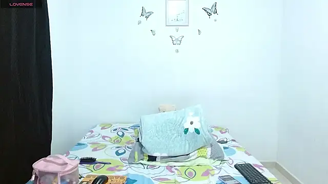 littleshydoll online show from February 14, 11:34 pm