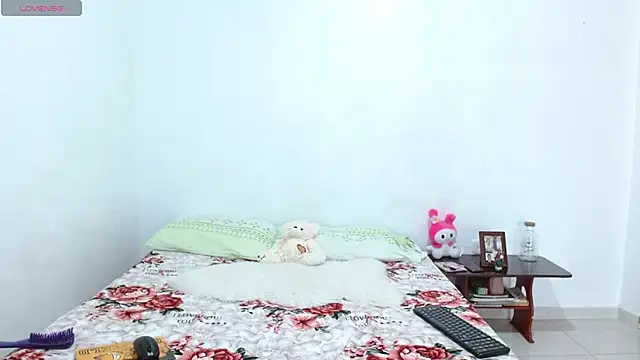 littleshydoll online show from March 21, 7:39 pm