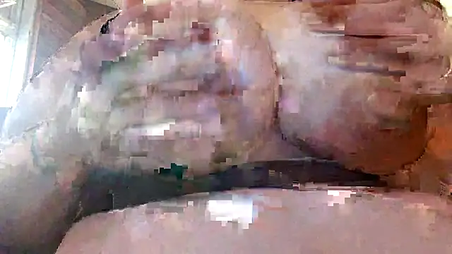 Snapshot of chrissybear84 chatting on June 19, 6:12 pm chrissybear84 online show from June 19, 6:12 pm
