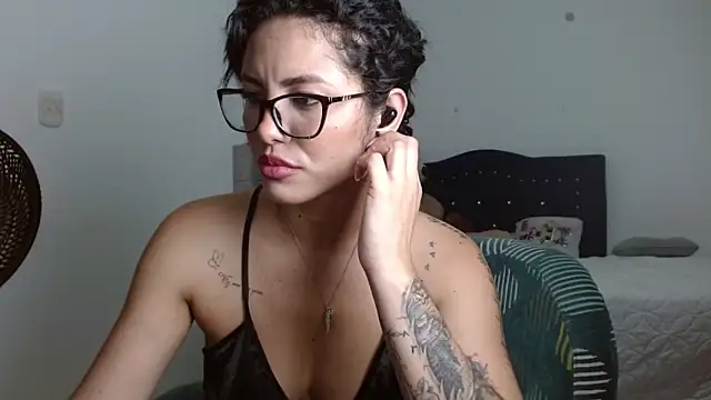 Snapshot of Sexy_Lia_ chatting on February 6, 2:16 am Sexy Lia online show from February 6, 2:16 am