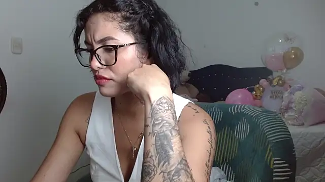 Snapshot of Sexy_Lia_ chatting on February 7, 2:37 am Sexy Lia online show from February 7, 2:37 am