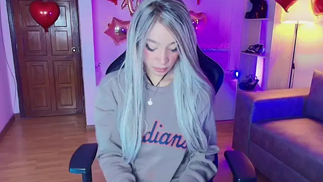 Snapshot of EmmaJhonnsson chatting on February 4, 8:28 pm EmmaJhonnsson online show from February 4, 8:28 pm