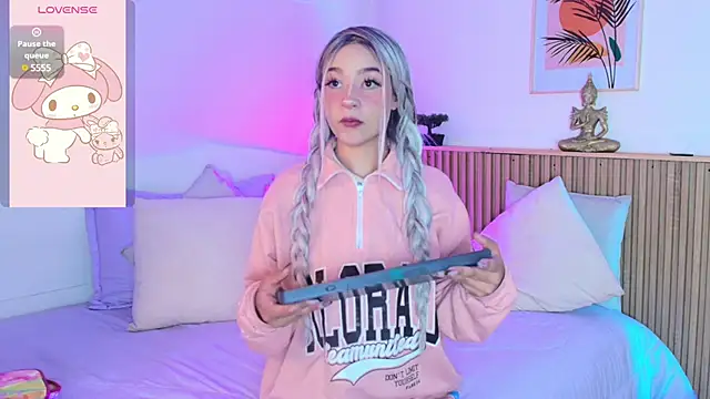 Snapshot of EmmaJhonnsson chatting on February 26, 8:44 pm EmmaJhonnsson online show from February 26, 8:44 pm