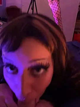 Snapshot of littlewitchxoxo chatting on February 22, 9:59 pm littlewitchxoxo online show from February 22, 9:59 pm