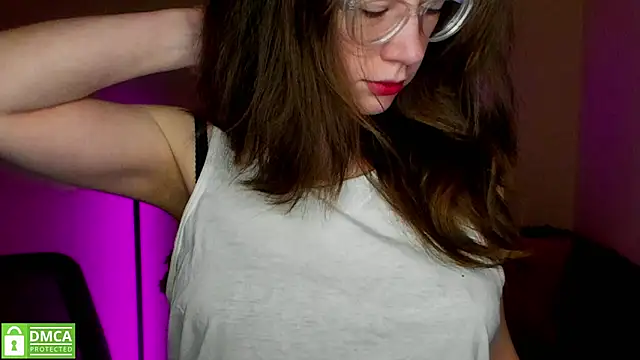 Snapshot of Alicia_redfollow chatting on February 22, 6:28 am Alicia redfollow online show from February 22, 6:28 am