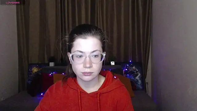 Snapshot of Alicia_redfollow chatting on March 9, 6:21 pm Alicia redfollow online show from March 9, 6:21 pm