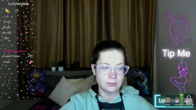 Snapshot of Alicia_redfollow chatting on October 29, 6:31 pm Alicia redfollow online show from October 29, 6:31 pm