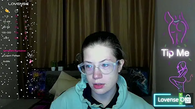 Snapshot of Alicia_redfollow chatting on October 30, 6:30 pm Alicia redfollow online show from October 30, 6:30 pm