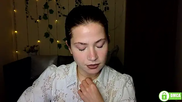 Snapshot of Alicia_redfollow chatting on November 24, 12:27 pm Alicia redfollow online show from November 24, 12:27 pm